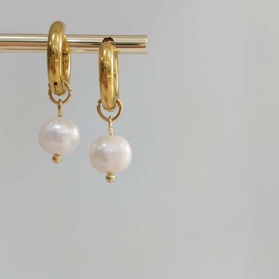 ARETES HUGGIE CON PERLA