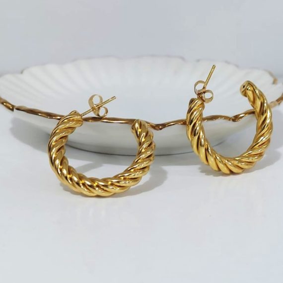 ARETES MEDIA ARRACADA TRENZADA DORADO