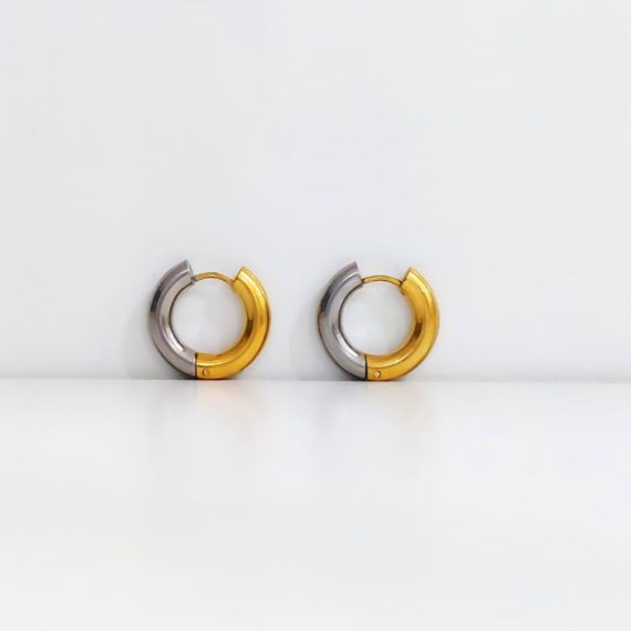 ARETES HUGGIE MITAD DORADO Y MITAD PLATA 12MM