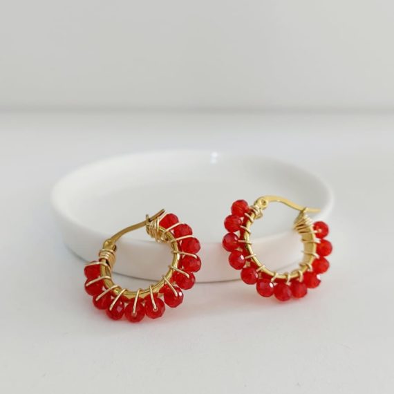 ARETES CON PERLAS ROJAS