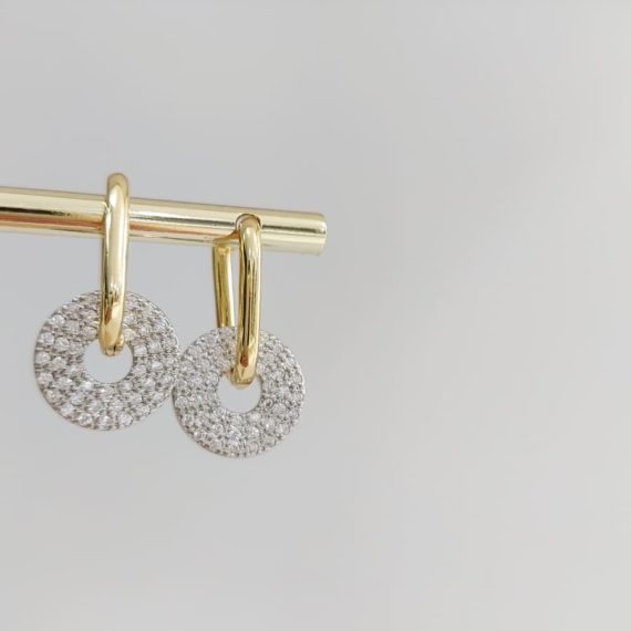 ARETES HUGGIE RECTANGULAR CIRCULO ZIRCONIA PLATA