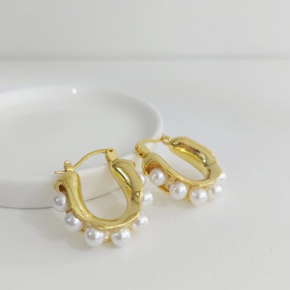 ARETES ARRACADA CON 7 PERLAS BLANCAS