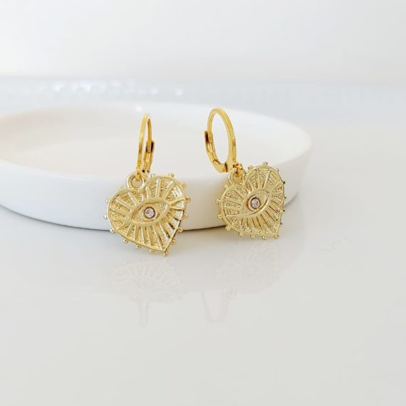 ARETES HUGGIES DE CORAZÓN CON OJO EN MEDIO