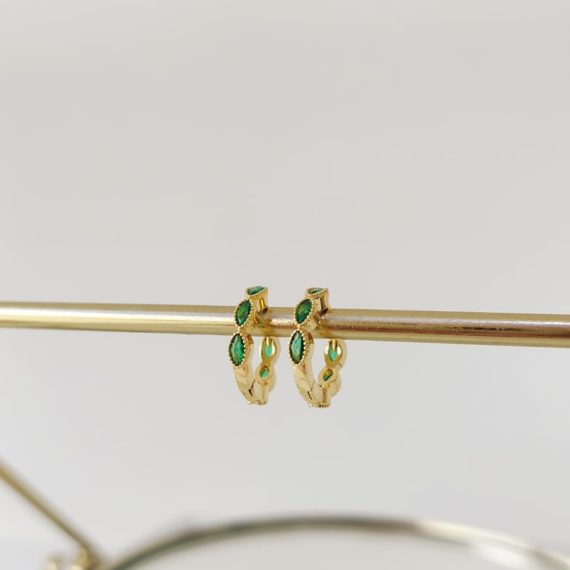 ARETES HUGGIES DE ZIRCONIAS VERDES 1.5 CM