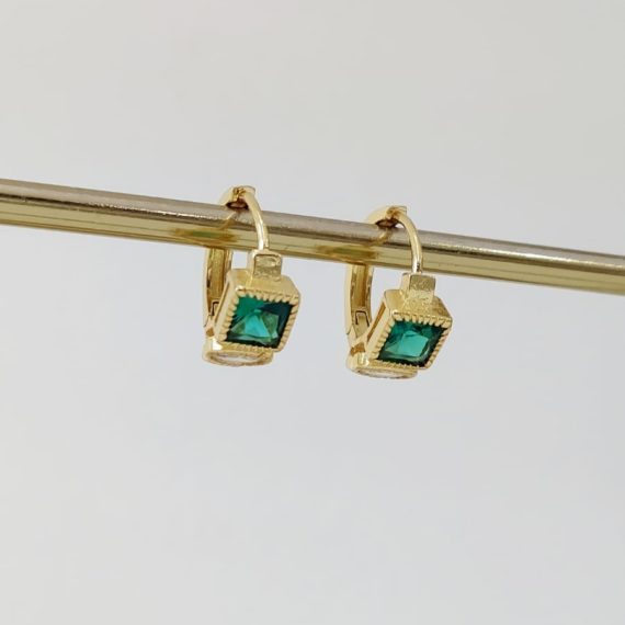 ARETES HUGGIE CON ZIRCONIAS Y CRISTALES VERDE