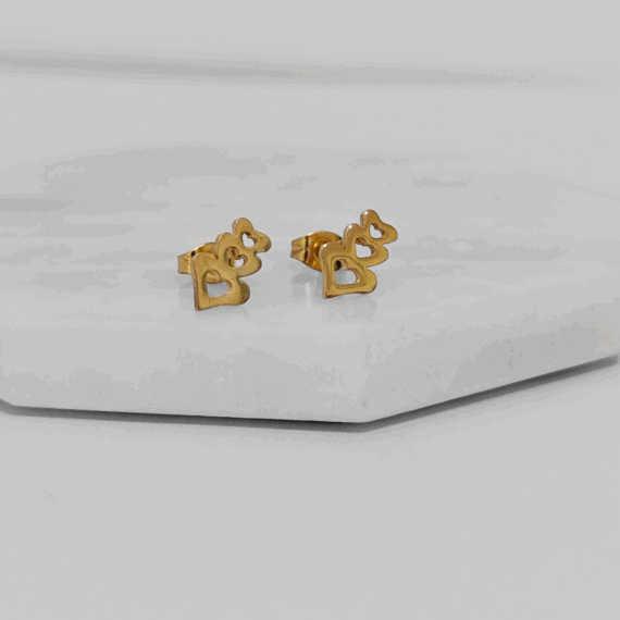 ARETES STUD 3 CORAZÓNES