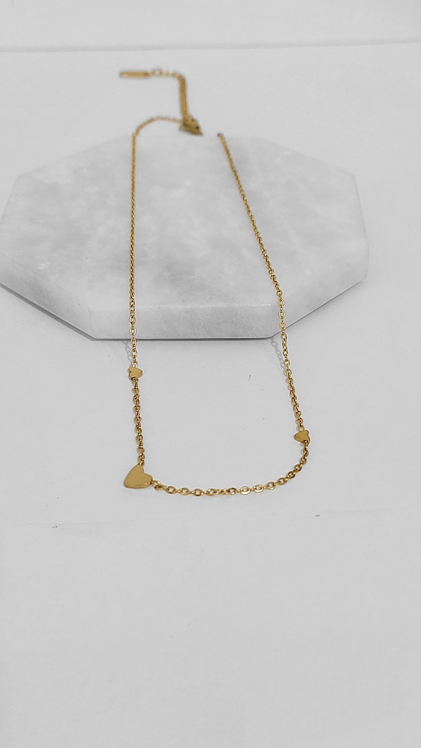 COLLAR CHOKER TRES CORAZÓNCITOS