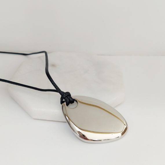 COLLAR CORDON PIEL PLACA CIRCULAR