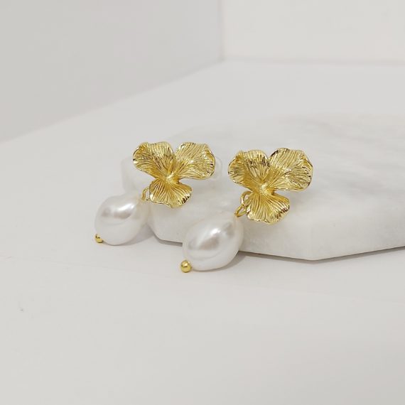 ARETES STUD DE FLOR CON PERLA