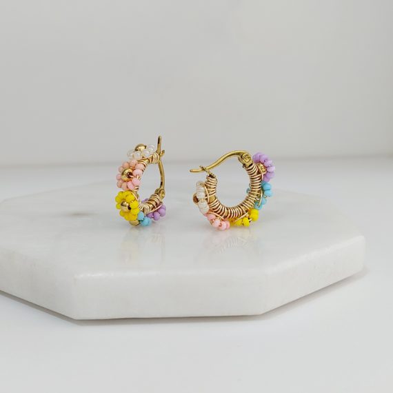 ARETES HUGGIE FLORES COLORES