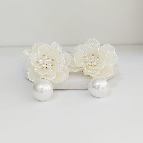ARETES FLOR CON PERLA COLGANTE