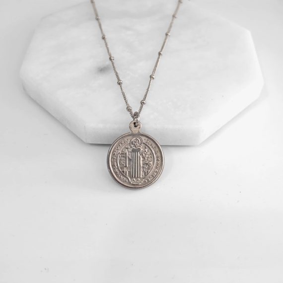 COLLAR MEDALLA SAN BENITO PLATA