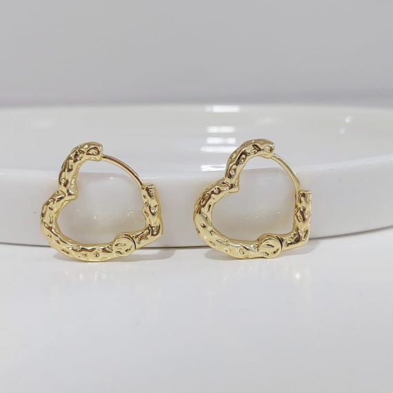 ARETES STUD CORAZÓN CONTORNO