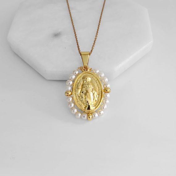 COLLAR MEDALLA CONTORNO PERLA