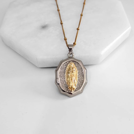 COLLAR MEDALLA BICOLOR VIRGEN DE GUADALUPE