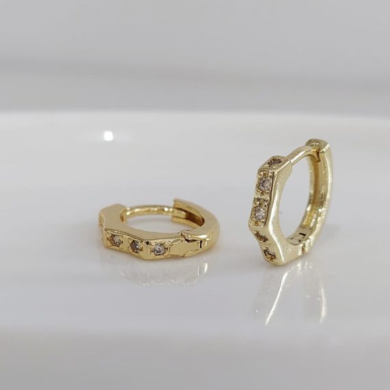 ARETES HOOPS IRREGULAR ZIRCONIA