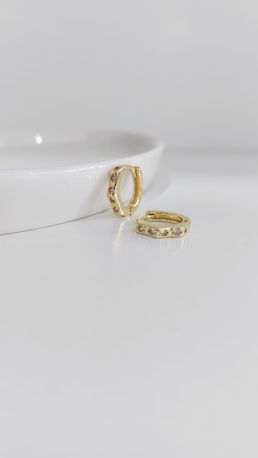 ARETES HOOPS IRREGULAR ZIRCONIA - Image 2