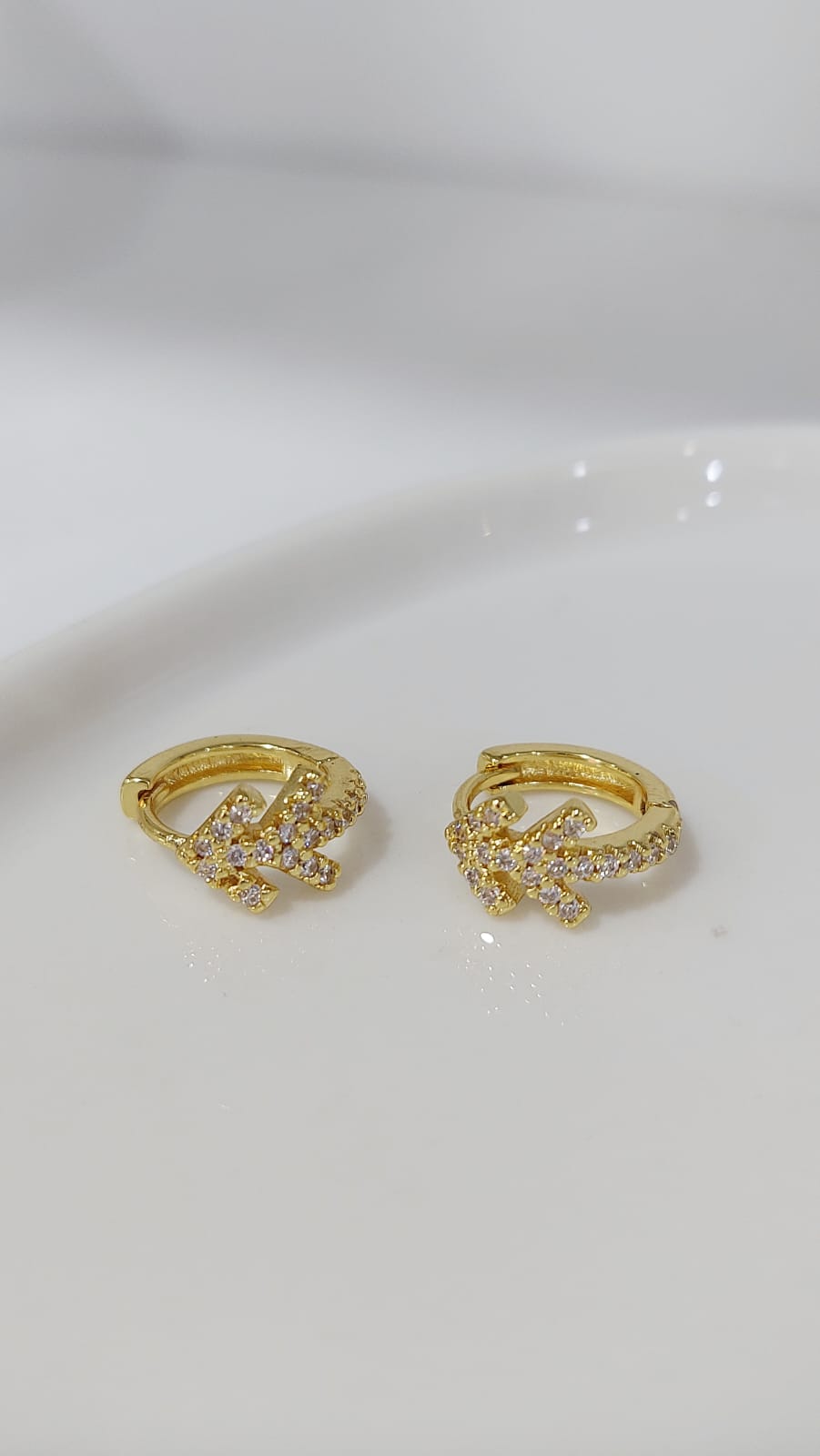 ARETES HOOPS FLECHAS ZIRCONIAS - Image 2