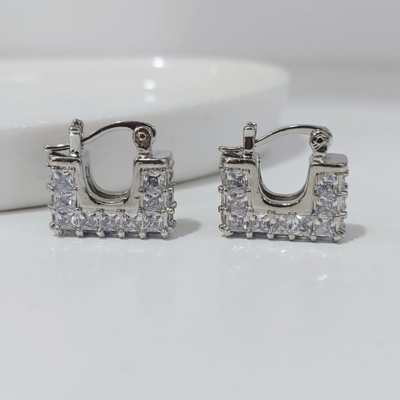 ARETES HUGGIE PLATA