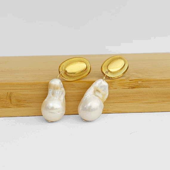 ARETES OVALO DORADO PERLA BARROCA