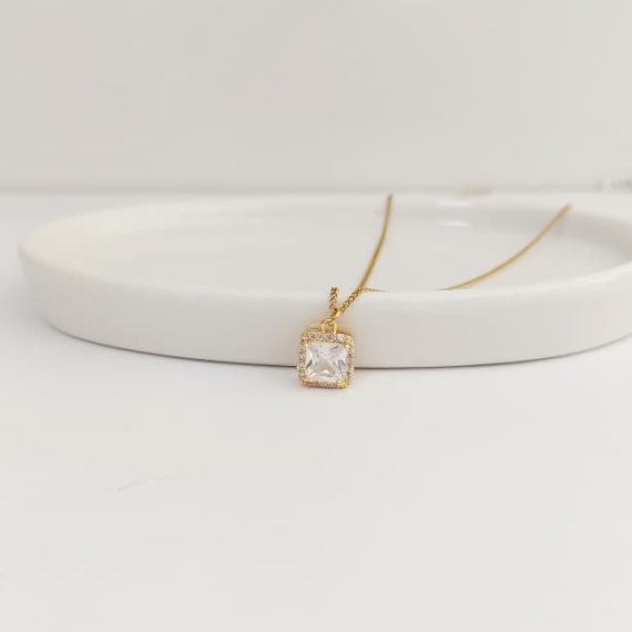 COLLAR CON CUADRO ZIRCONIA GOLD