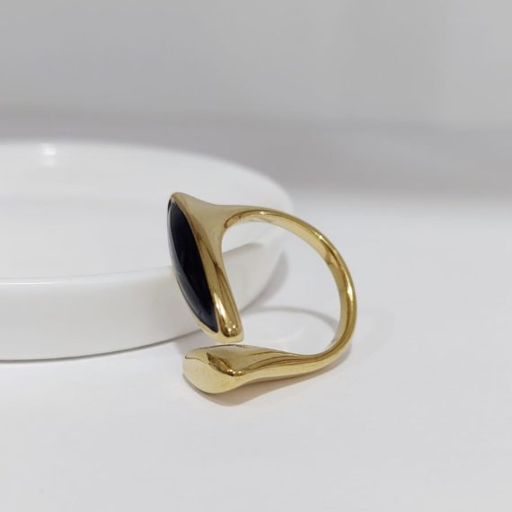ANILLO FORMA OVALADA NEGRA