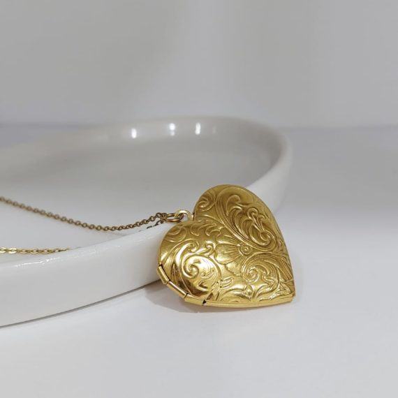 COLLAR RELICARIO CORAZÓN DORADO