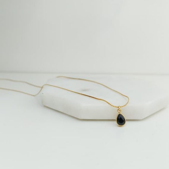 COLLAR GOTITA NEGRA DORADO
