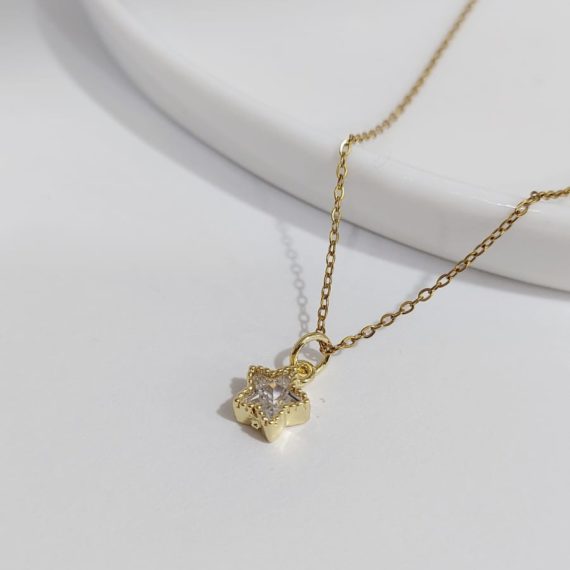 COLLAR DORADO CON MINI ESTRELLITA