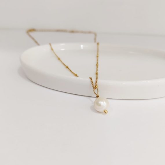 COLLAR DORADO CON DIJE DE PERLA