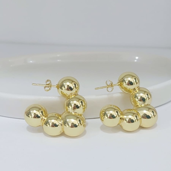 ARETES STUD XL MEDIO TRIANGULO BOLAS