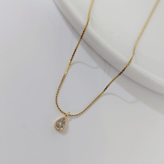 COLLAR CON CRISTAL DORADO