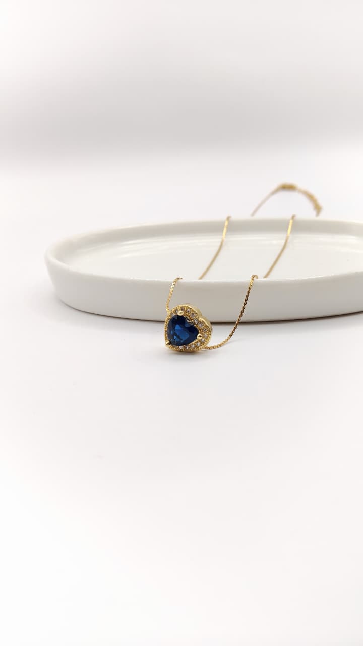 COLLAR DORADO CON DIJE CORAZON AZUL
