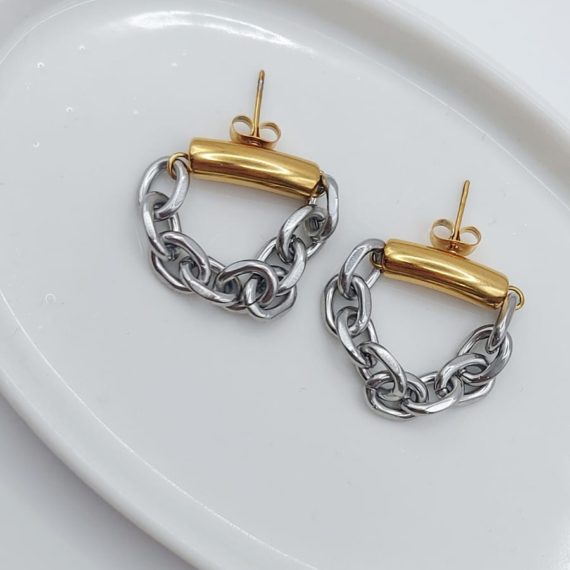 ARETES STUD CURVA CON CADENA