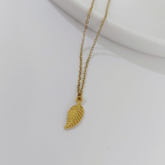 COLLAR DORADO CON DIJE DE GOTA