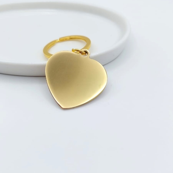LLAVERO CON CORAZÓN GRABADO DORADO