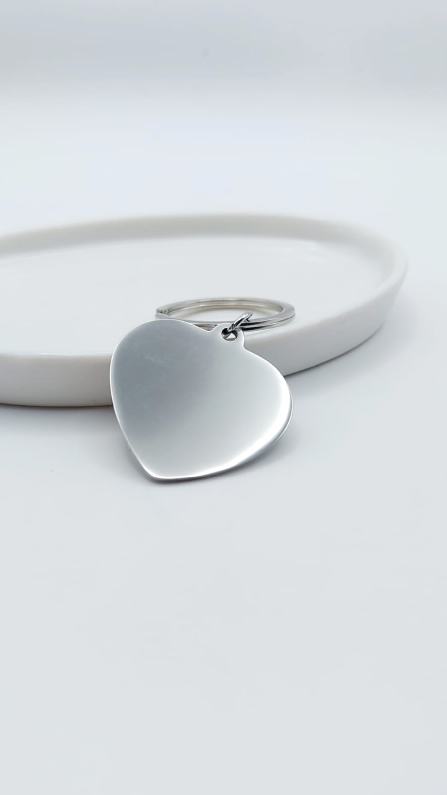 LLAVERO CON CORAZÓN GRABADO PLATA