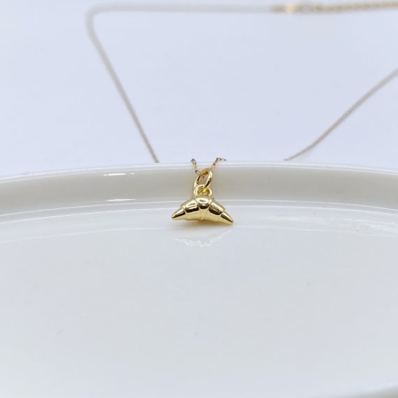 COLLAR DIJE DE CUERNITO DORADO