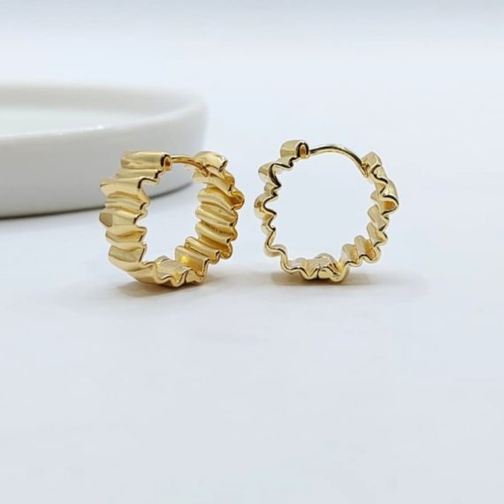 ARETES HUGGIE ZURCIDO